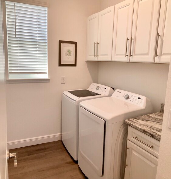 Building Photo - 15098 Lebeau Loop