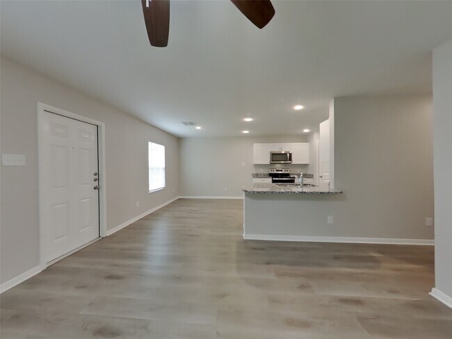 Building Photo - 10122 Cerritos dr