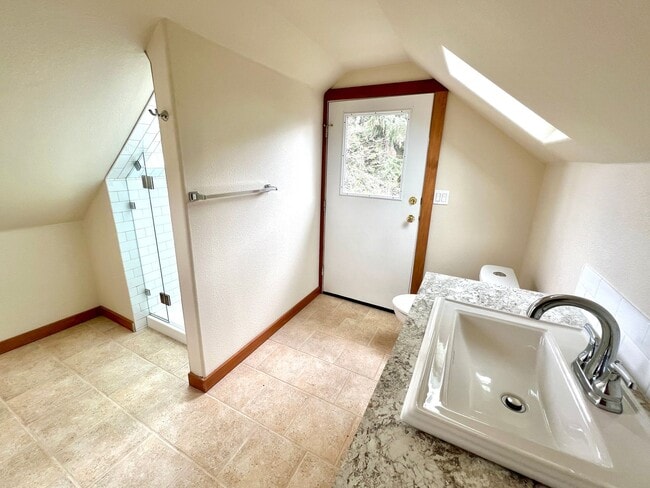 Building Photo - ROSEG01