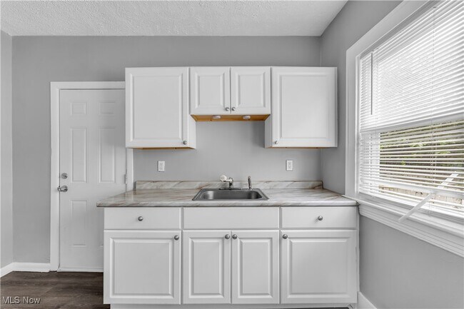 Building Photo - 3803 W 135th St
