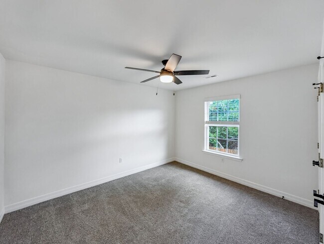 Building Photo - This Just-Updated 3-Bedroom, 2-Bathroom Townhouse Is Everything You’ve Been Looking For!