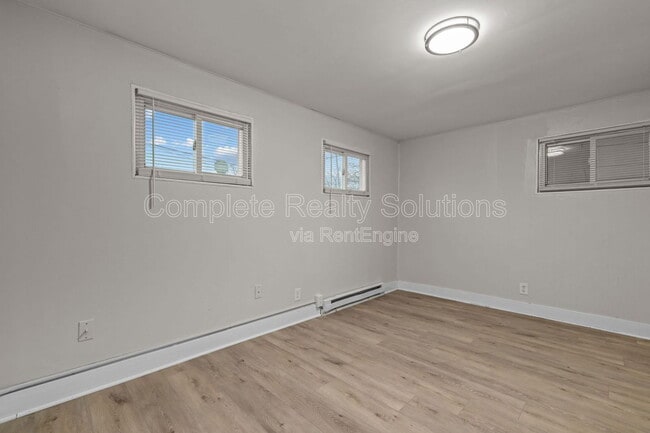 Building Photo - 465 S Dade Ave