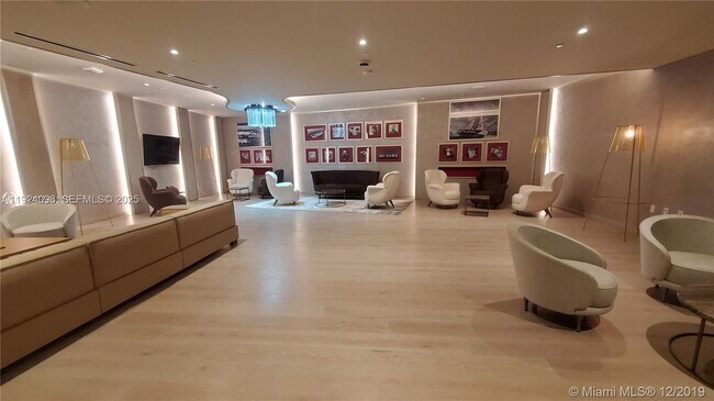 Building Photo - 1000 Brickell Plaza