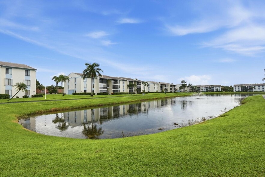 Building Photo - 1104 Green Pine Blvd