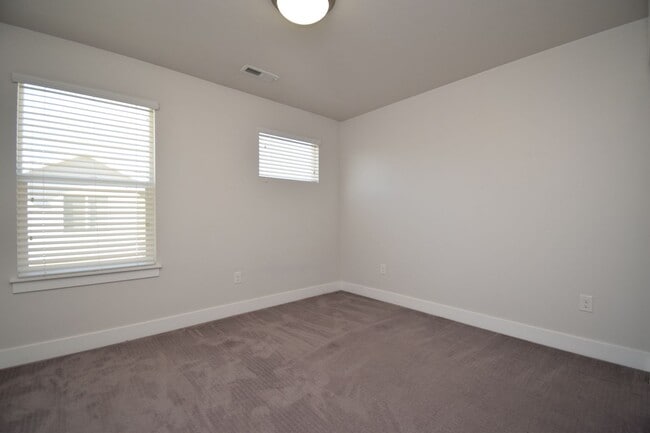 Building Photo - 4 Bed 3.5 Bath Sunny and Spacious South Jordan Corner-Lot Home with Views!