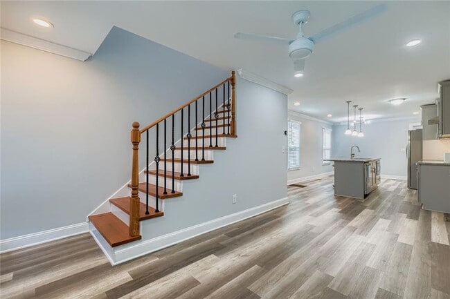 Building Photo - 677 Ira St SW