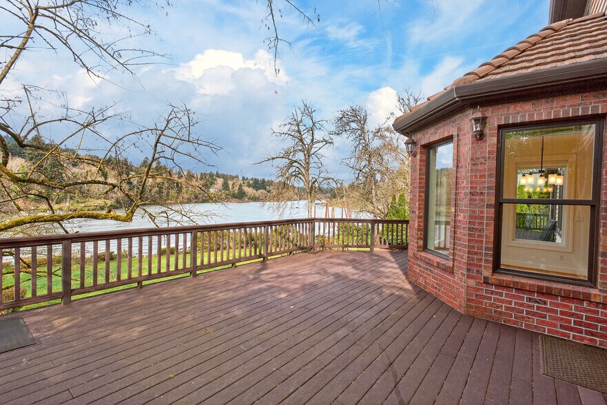 Building Photo - 1645 SE Oak Shore Ln