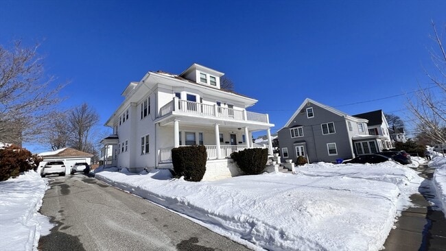 Building Photo - 66 Willow St