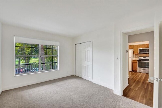 Building Photo - 2518 Riverside Dr