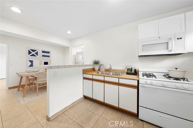 Building Photo - 221 Cabrillo St