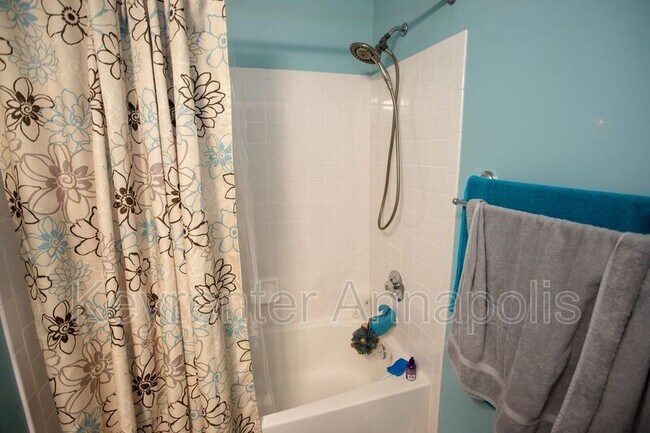 Building Photo - 2807 Chapman Ct