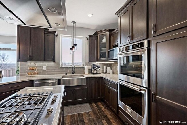 Building Photo - Beautiful Custom Wasilla Home!