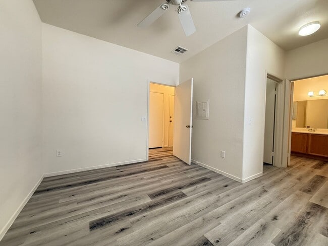 Building Photo - 813 Peachy Canyon Cir