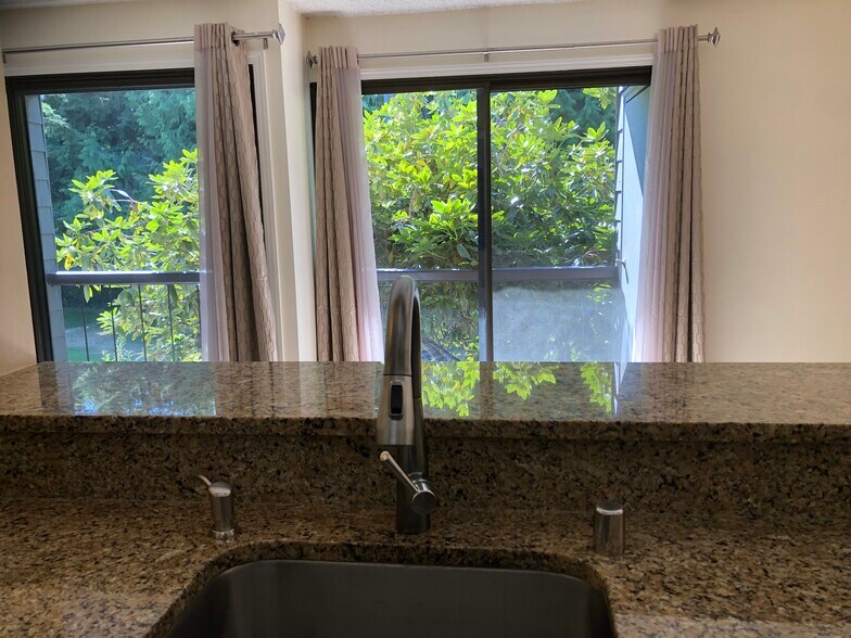 Building Photo - 6479 137th Ave NE