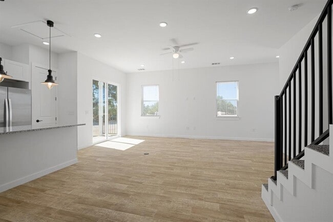 Building Photo - 267 Lourdes Ct