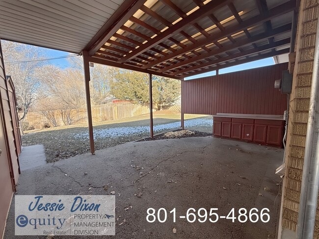 Building Photo - 586 E 4300 S St