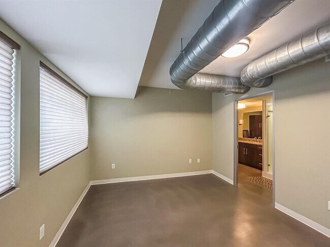 Building Photo - 800 Brazos St