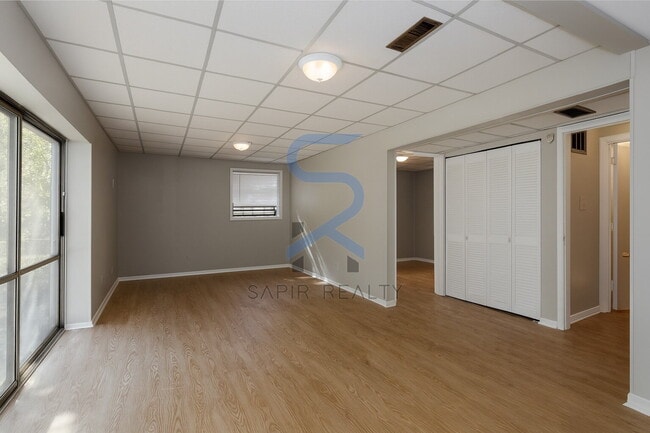 Building Photo - Move in before November 30th and get $100 ...