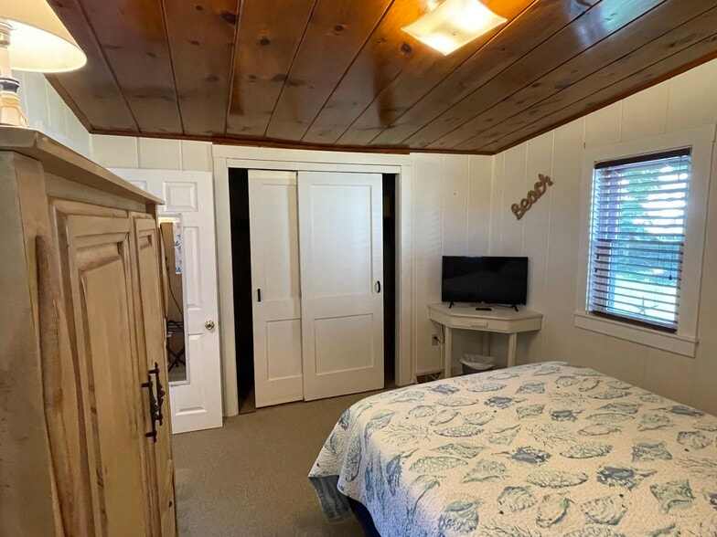 bedroom - 38B Warren Ave