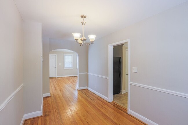 Building Photo - 1154 Elm Rd