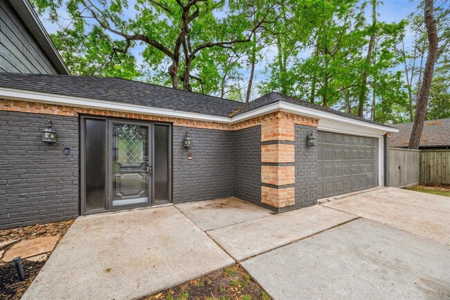 Building Photo - 1802 Corral Dr