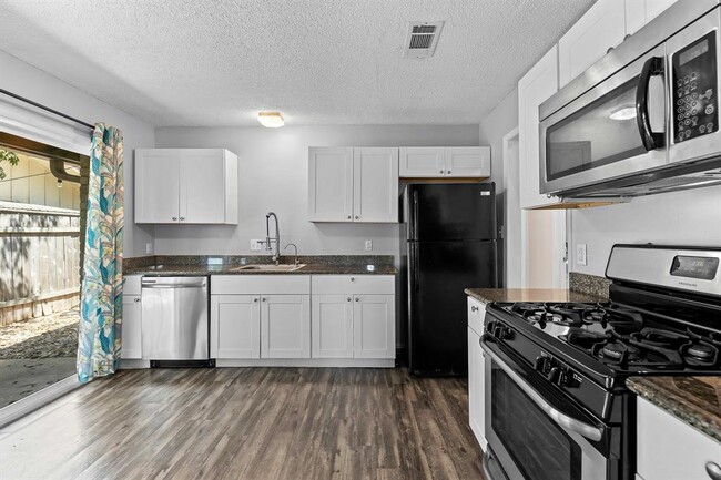 Building Photo - 9011 Quail Valley Dr