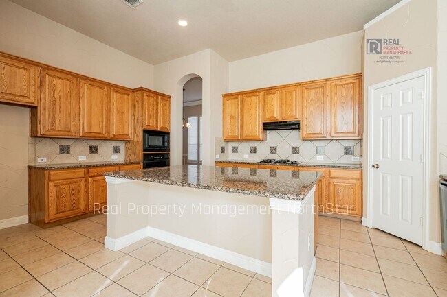 Building Photo - Lake Views, Space & Lifestyle – Ask about our move in specials!