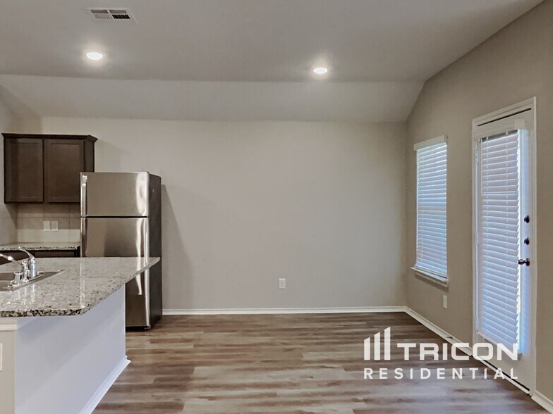 Building Photo - 2706 Darner Ct