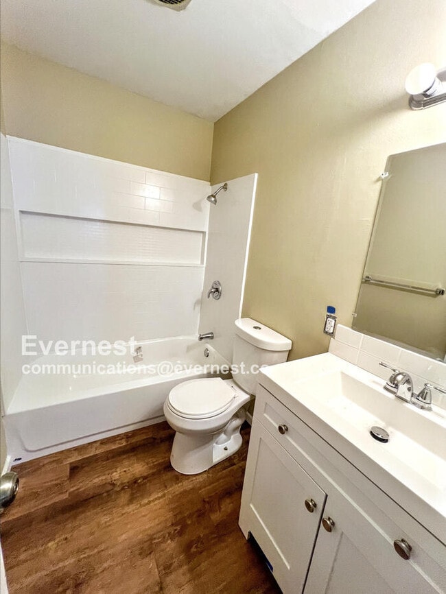Building Photo - 4222 N Askew Ave