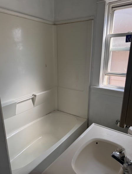 Bathroom - 2179 Murray Hill Rd