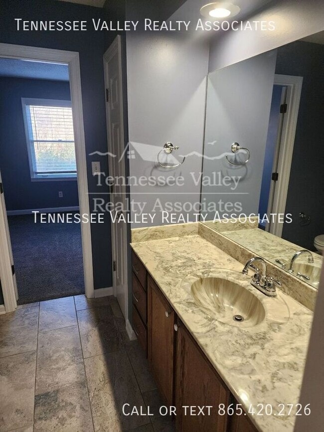 Building Photo - 433 Bramblewood Ln