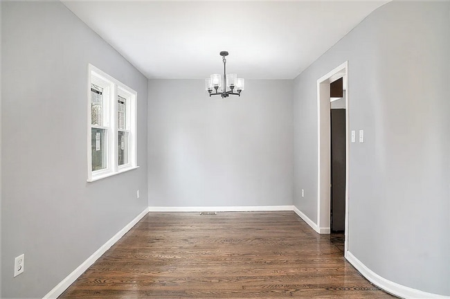 Building Photo - Rehabbed Home Im West Glen Park