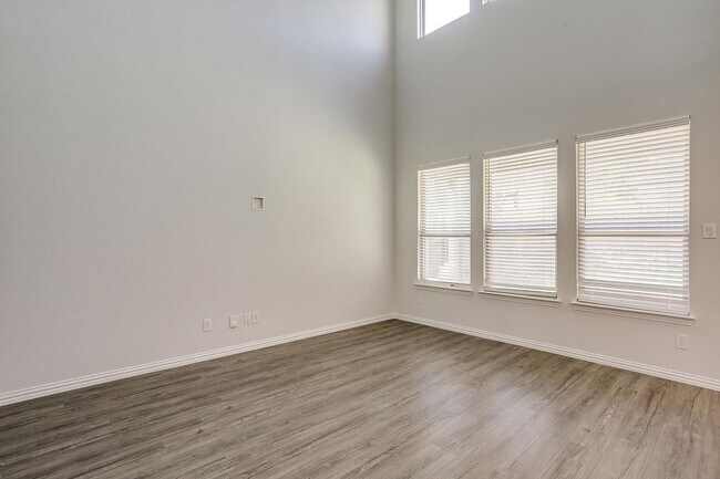 Building Photo - Amazing 2 Story Home in South Fort Worth, 4 Bedroom, 3 Bath- Burleson ISD- 76028