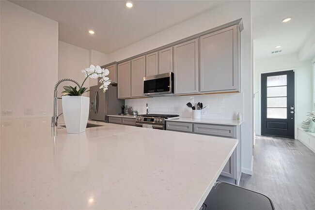Building Photo - 5435 Holly Hvn Ct