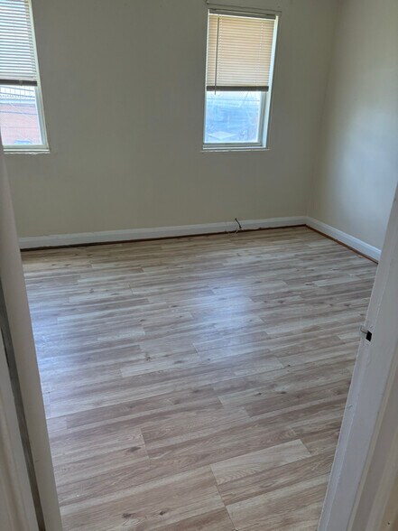 Building Photo - 821 Bonaparte Ave