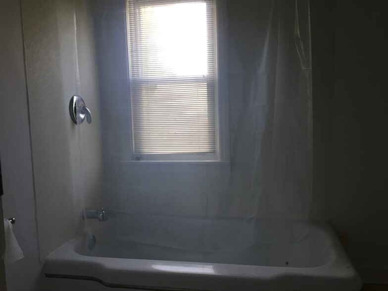 Bathroom - 836 Evergreen St