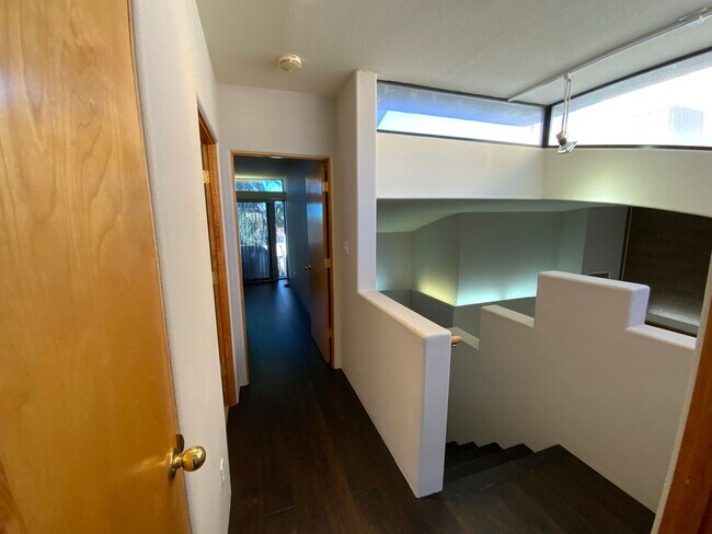 Building Photo - 3 Bedroom Townhome Available Near Eubank Blvd NE & Montgomery Blvd NE!