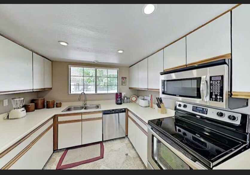 Building Photo - 505 S Farrell Dr