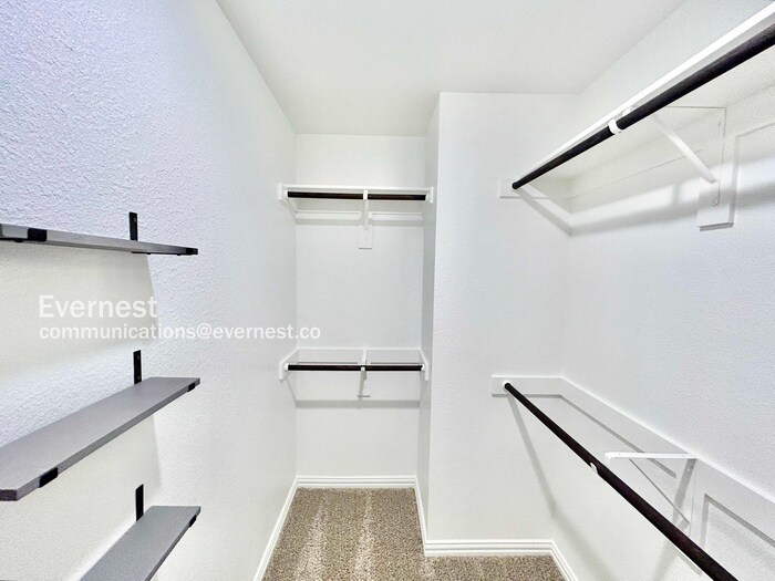 Building Photo - 3030 Willow Wood Ct