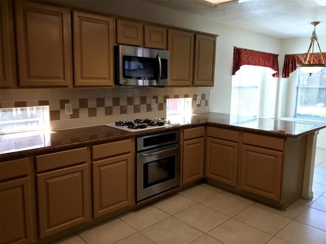 Building Photo - 4011 Harwood Dr