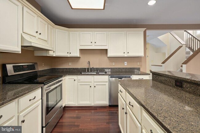 Building Photo - 3912 Maximilian Ct