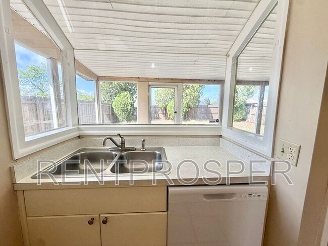 Building Photo - 3604 Spring Land Dr