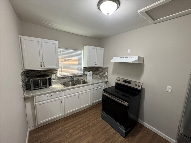 Building Photo - 3231 Holman St