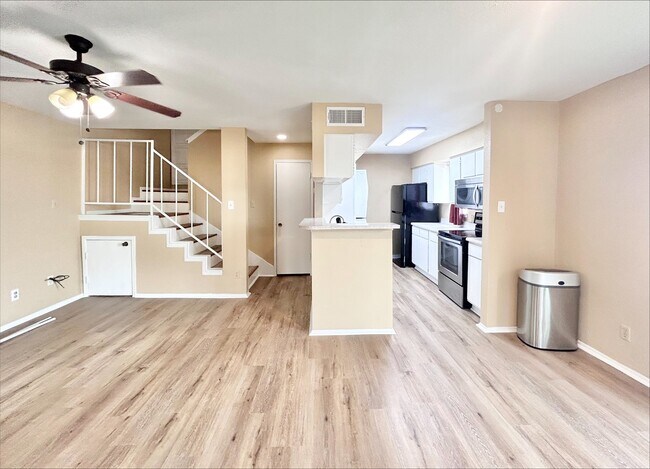 Building Photo - 18800 Egret Bay Blvd