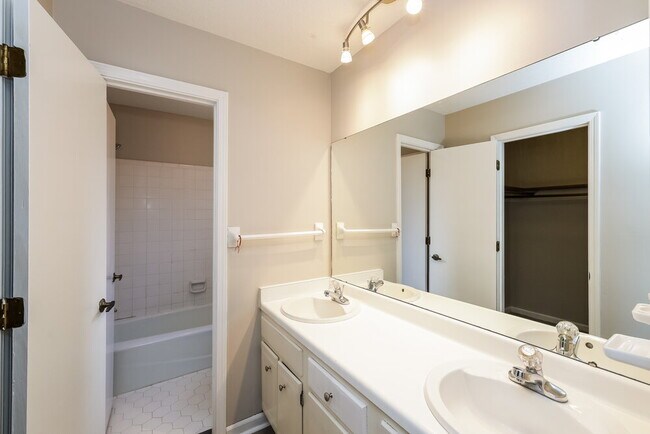 Building Photo - 8280 Shallow Rock Cove