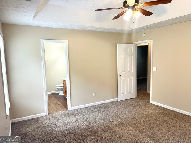 Building Photo - 100 Oak Hill Dr