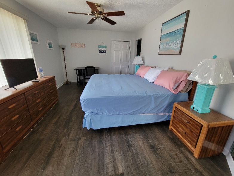 Building Photo - 4246 Pinehurst Cir