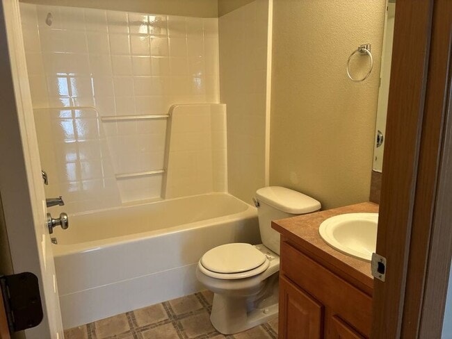 Building Photo - 292 Klinger St