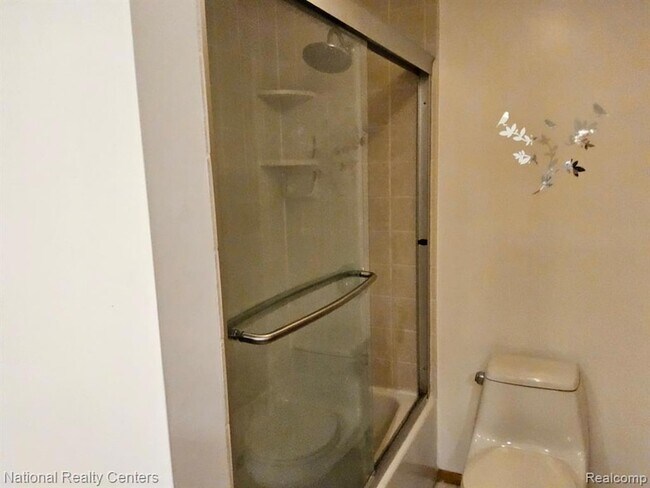 Building Photo - 8676 Community Blvd