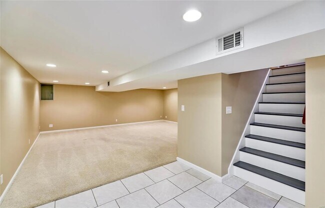 Building Photo - 1120 Terrace Dr